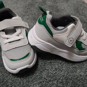 Stride rite munchkin size 6 boy shoes